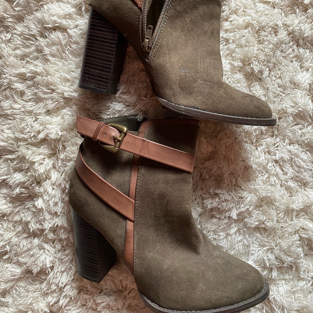 JustFab heels. Size 10.